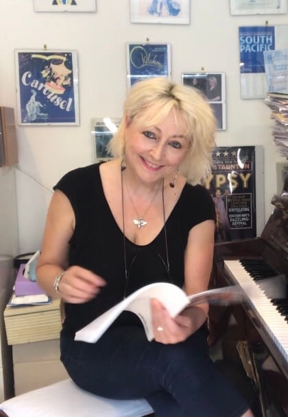 Dr Lesley Anne Knight